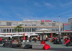 Platz vor dem Kulturbahnhof "StadtLesen 2019"  Auf dem Rainer-Dierichs-Platz